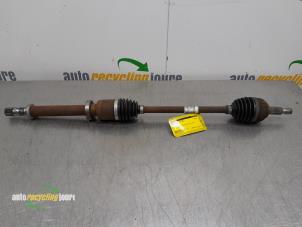 Used Front drive shaft, right Renault Clio III Estate/Grandtour (KR) 1.2 16V 75 Price € 39,95 Margin scheme offered by Autorecycling Joure B.V.