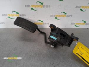 Used Accelerator pedal Renault Clio III Estate/Grandtour (KR) 1.2 16V 75 Price € 29,99 Margin scheme offered by Autorecycling Joure B.V.