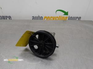 Used Power steering pump Volvo V70 (SW) 2.4 D5 20V Price € 60,00 Margin scheme offered by Autorecycling Joure B.V.