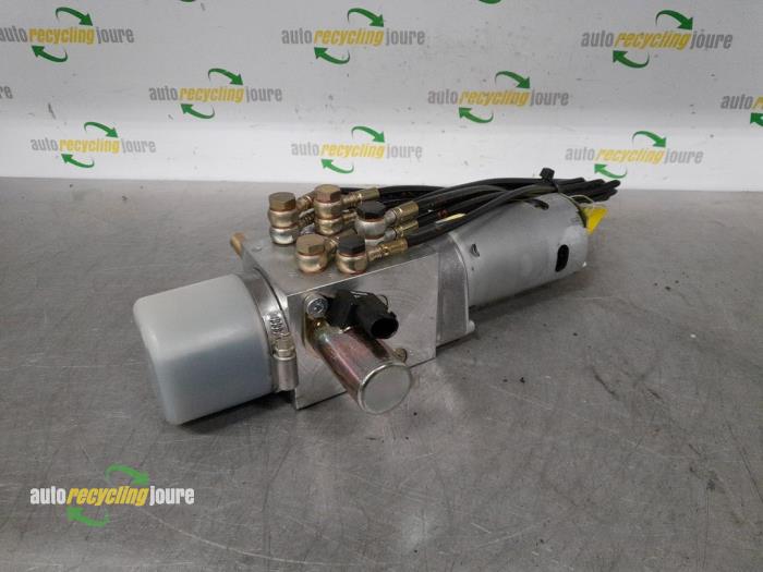 Convertible motor from a Peugeot 206 CC (2D) 1.6 16V 2004