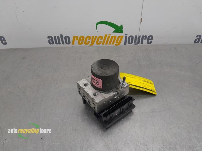 Usagé Bloc ABS Hyundai i30 Crosswagon (WWH) 1.6 CVVT 16V Prix € 49,99 Règlement à la marge proposé par Autorecycling Joure B.V.