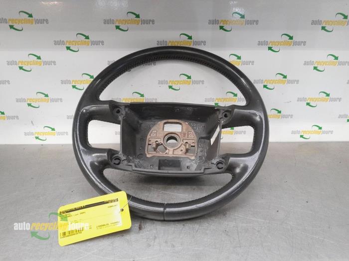 Steering wheel from a Volkswagen Touareg (7LA/7L6) 5.0 TDI V10 2004