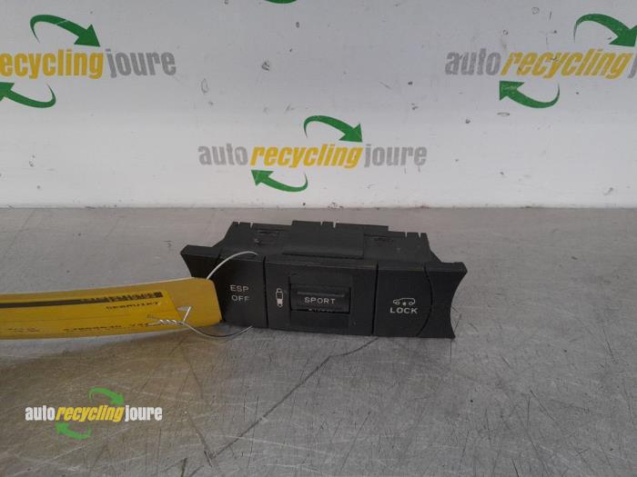 Gebrauchte ESP Schalter Volkswagen Touareg (7LA/7L6) 5.0 TDI V10 Preis € 25,00 Margenregelung angeboten von Autorecycling Joure B.V.