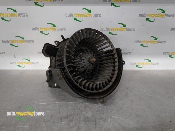 Heating and ventilation fan motor from a Opel Astra G (F67) 2.0 16V Turbo OPC 2002