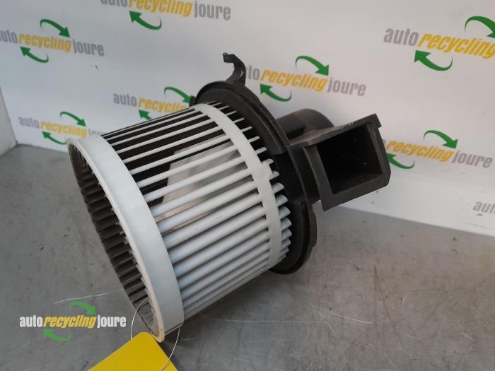 Heating and ventilation fan motor from a Fiat 500C (312) 1.2 69 2011