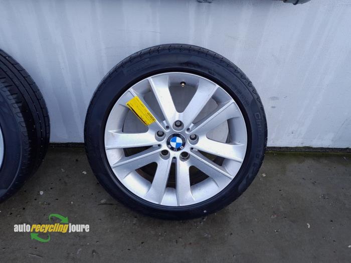 Set of wheels + tyres from a BMW 3 serie Touring (E46/3) 318i 16V 2003