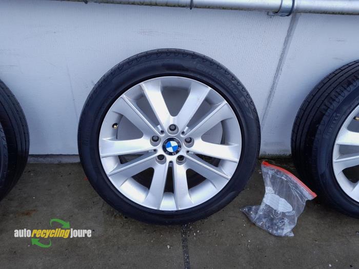 Set of wheels + tyres from a BMW 3 serie Touring (E46/3) 318i 16V 2003