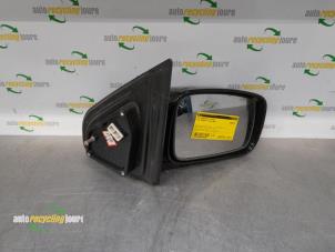 Used Wing mirror, right Kia Sorento I (JC) 3.5 V6 24V Price € 49,99 Margin scheme offered by Autorecycling Joure B.V.