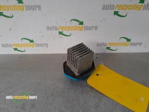 Used Heater resistor Kia Sorento I (JC) 3.5 V6 24V Price € 19,99 Margin scheme offered by Autorecycling Joure B.V.
