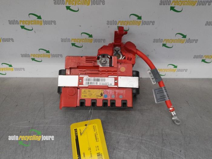 Gebrauchte Stromverteiler BMW 1 serie (E81) 116i 1.6 16V Preis € 25,00 Margenregelung angeboten von Autorecycling Joure B.V.