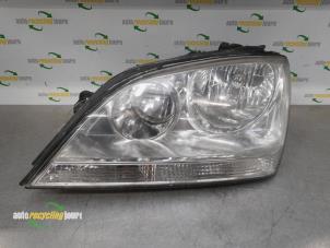 Used Headlight, left Kia Sorento I (JC) 3.5 V6 24V Price € 49,99 Margin scheme offered by Autorecycling Joure B.V.