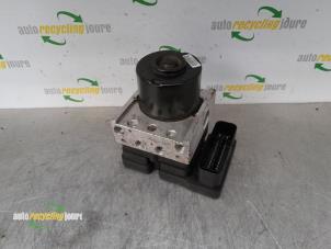 Used ABS pump Peugeot 206 (2A/C/H/J/S) 1.4 XR,XS,XT,Gentry Price € 174,99 Margin scheme offered by Autorecycling Joure B.V.