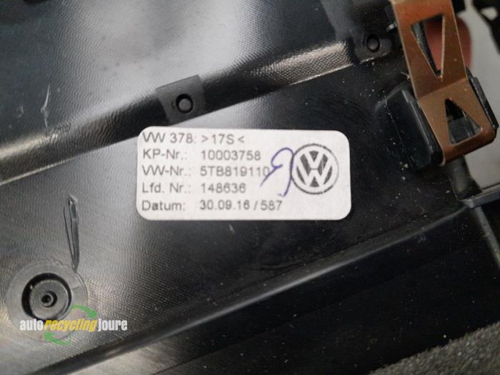 Kratka wentylacyjna deski rozdzielczej z Volkswagen Touran (5T1) 1.4 TSI 2017
