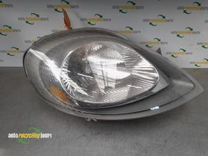 Used Headlight, right Opel Vivaro A Combi 2.5 DTI 16V Price € 39,99 Margin scheme offered by Autorecycling Joure B.V.