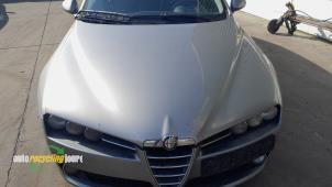 Używane Maska Alfa Romeo 159 Sportwagon (939BX) 1.9 JTDm Cena € 150,00 Procedura marży oferowane przez Autorecycling Joure B.V.