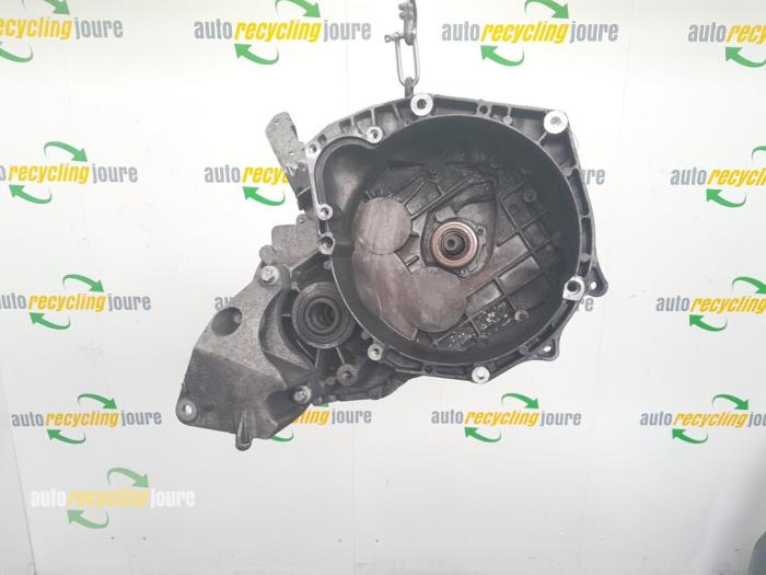 Usagé Boîte de vitesse Saab 9-3 Sport Estate (YS3F) 1.9 TiD 16V Prix € 249,00 Règlement à la marge proposé par Autorecycling Joure B.V.