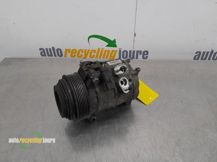 Usagé Pompe clim Chrysler 300 C Touring 3.0 CRD 24V Prix € 99,99 Règlement à la marge proposé par Autorecycling Joure B.V.