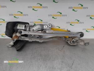 Used Wiper motor + mechanism Nissan Note (E11) 1.4 16V Price € 124,99 Margin scheme offered by Autorecycling Joure B.V.
