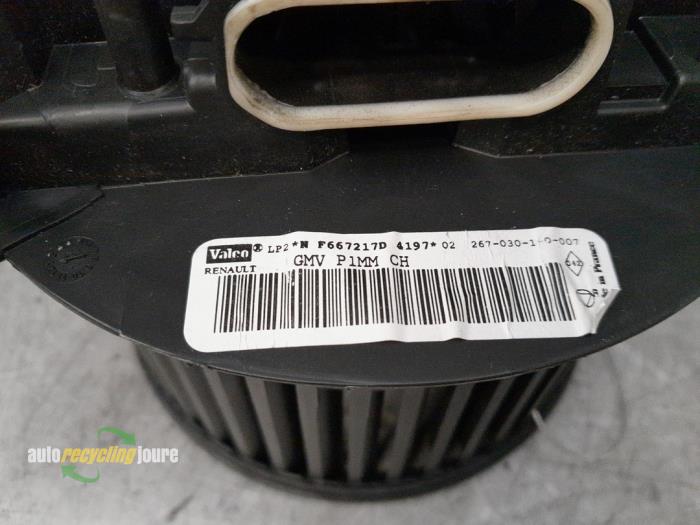 Moteur de ventilation chauffage d'un Nissan Note (E11) 1.4 16V 2011