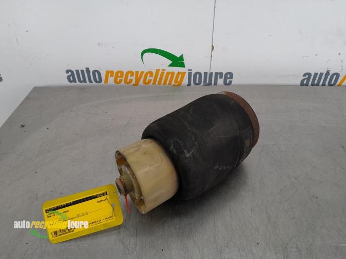 Begagnade Luftfjäder BMW X5 (E53) 3.0d 24V Pris € 90,74 Inklusive moms erbjuds av Autorecycling Joure B.V.