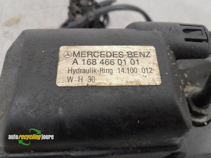 Pompe de direction d'un Mercedes-Benz A (W168) 1.6 A-160 1999