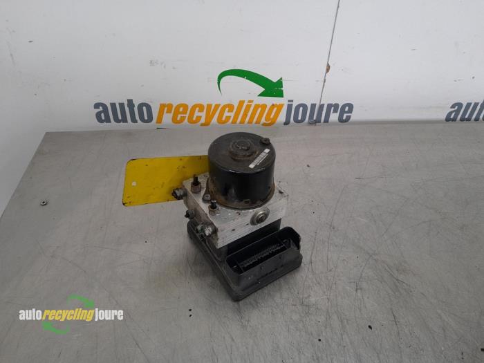 ABS pump from a Citroën C5 II Break (RE) 2.0 HDiF 16V 2007