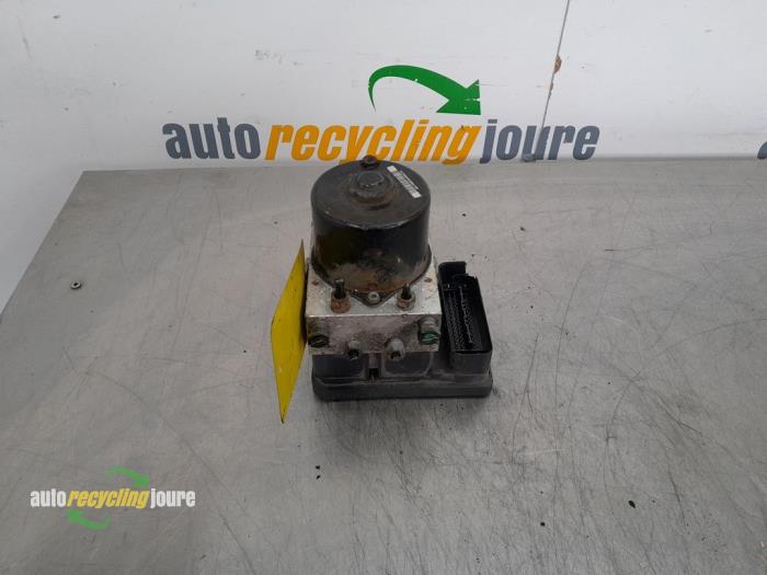 ABS pump from a Citroën C5 II Break (RE) 2.0 HDiF 16V 2007