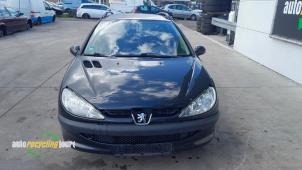 Used Bonnet Peugeot 206 SW (2E/K) 1.4 HDi Price € 75,00 Margin scheme offered by Autorecycling Joure B.V.
