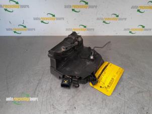 Used Door lock mechanism 2-door, right BMW 3 serie (E46/2C) 318 Ci 16V Price € 39,99 Margin scheme offered by Autorecycling Joure B.V.
