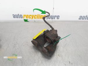 Usagé Etrier de frein (pince) avant gauche Saab 9-5 Estate (YS3E) 2.3 Turbo 16V Aero TS Prix € 39,99 Règlement à la marge proposé par Autorecycling Joure B.V.