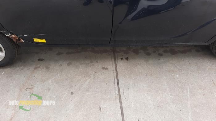 Używane Próg prawy Opel Meriva (B) 1.4 Turbo 16V ecoFLEX Cena na żądanie oferowane przez Autorecycling Joure B.V.