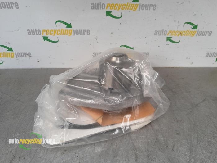 Nya Vattenpump Renault Clio Pris € 30,25 Inklusive moms erbjuds av Autorecycling Joure B.V.