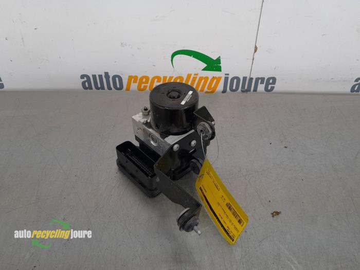 Used ABS pump Volvo V40 (MV) 2.0 D2 16V Price € 69,99 Margin scheme offered by Autorecycling Joure B.V.