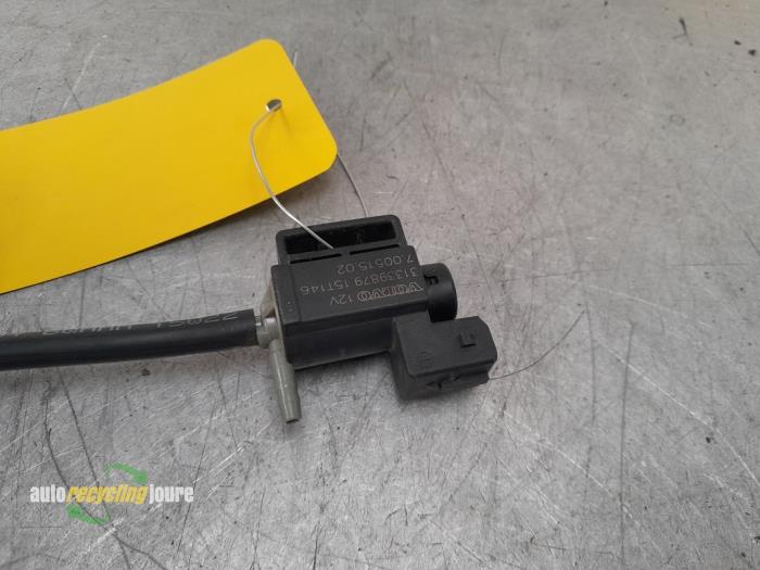 Vacuum valve Volvo V40 2.0 D2 16V - 31339879