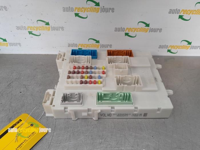 Used On-board computer Volvo V40 (MV) 2.0 D2 16V Price € 74,99 Margin scheme offered by Autorecycling Joure B.V.