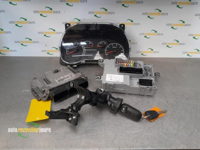 Used Engine management computer Opel Combo 1.6 CDTI 16V Price € 149,99 Margin scheme offered by Autorecycling Joure B.V.