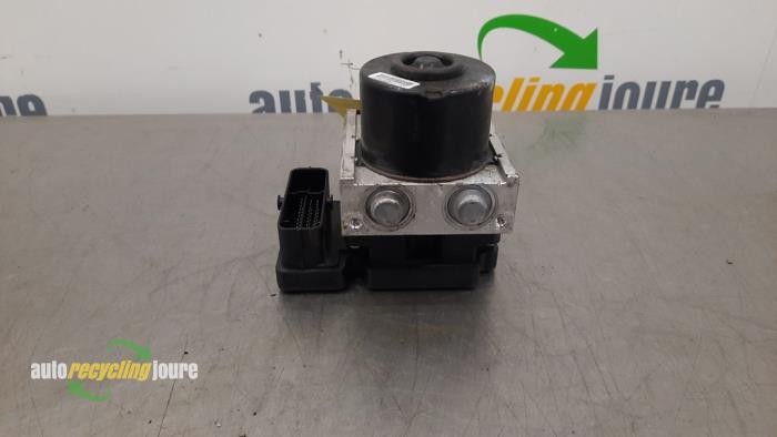 Usagé Bloc ABS Opel Combo 1.6 CDTI 16V Prix € 49,99 Règlement à la marge proposé par Autorecycling Joure B.V.