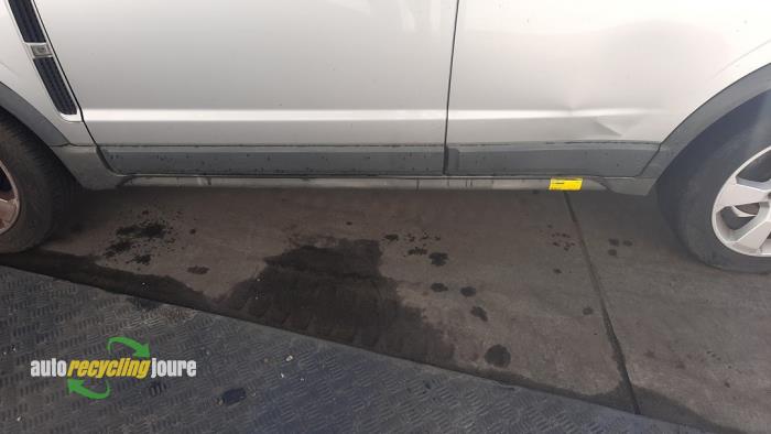 Używane Próg lewy Opel Antara (LA6) 2.0 CDTI 16V 4x4 Cena na żądanie oferowane przez Autorecycling Joure B.V.