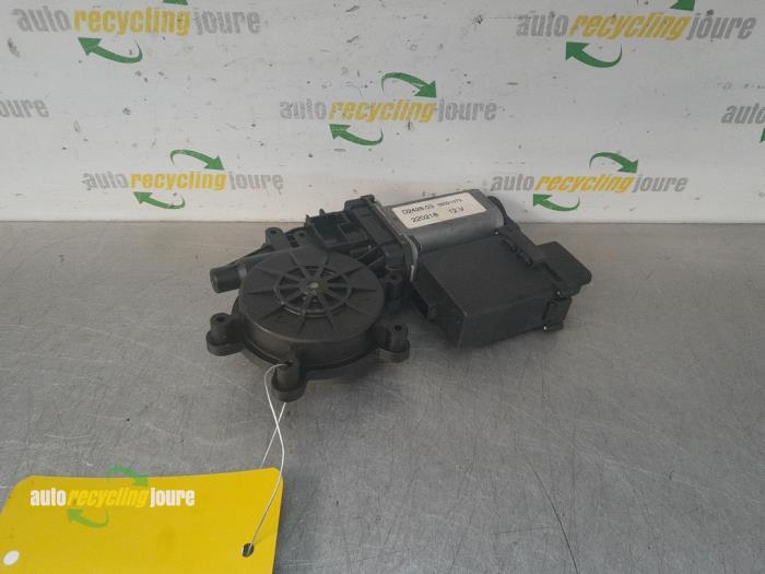Usados Motor de ventanilla de puerta Renault Megane II (BM/CM) Precio € 24,99 Norma de margen ofrecido por Autorecycling Joure B.V.