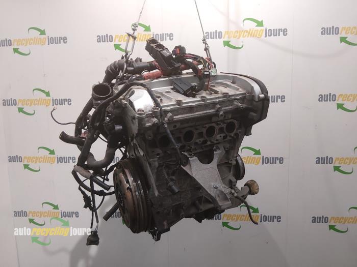 Motor van een Audi A4 (B6) 2.0 20V 2002