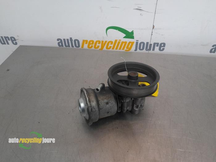Usagé Pompe de direction Toyota Avensis Wagon (T25/B1E) 2.2 D-4D 16V D-CAT Prix € 39,99 Règlement à la marge proposé par Autorecycling Joure B.V.