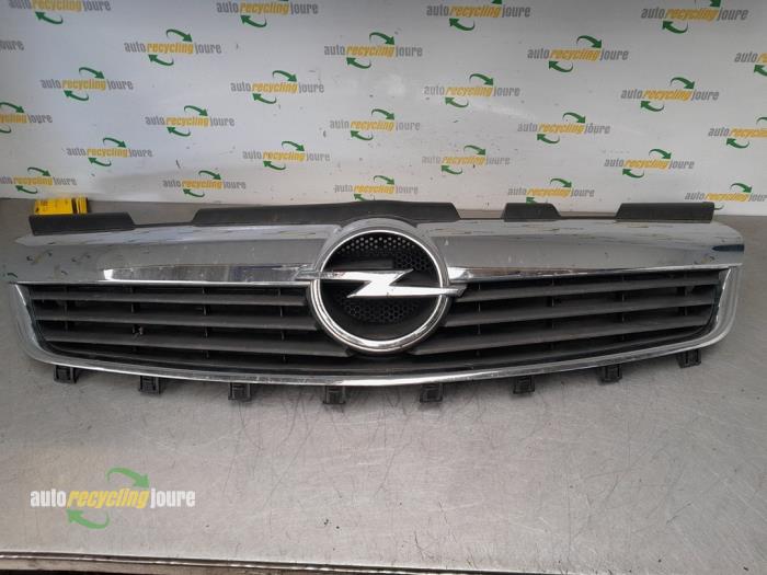 Begagnade Grill Opel Zafira (M75) 1.9 CDTI Pris € 49,99 Marginaltabell erbjuds av Autorecycling Joure B.V.