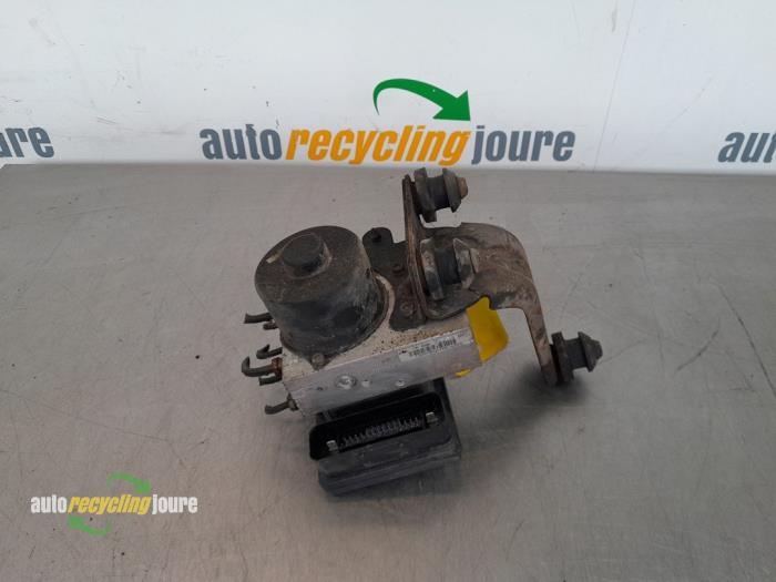 Usagé Pompe ABS Mercedes ML I (163) 270 2.7 CDI 20V Prix € 199,00 Règlement à la marge proposé par Autorecycling Joure B.V.