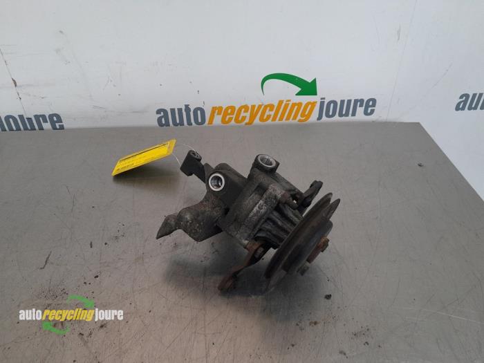 Usagé Pompe de direction Audi 80 (B4) 2.0 E Prix € 49,99 Règlement à la marge proposé par Autorecycling Joure B.V.