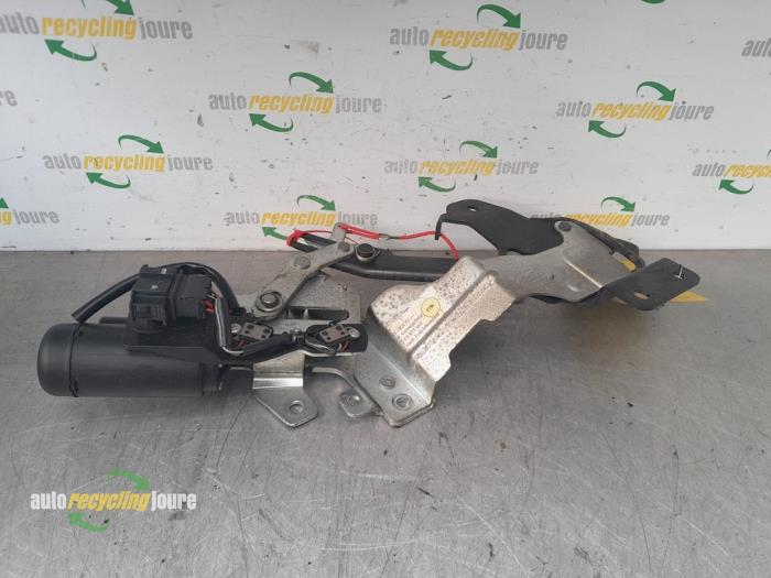 Używane Silnik dachu cabrio Volkswagen New Beetle (1Y7) 2.0 Cena € 149,99 Procedura marży oferowane przez Autorecycling Joure B.V.