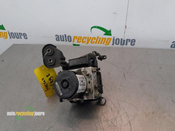Usagé Pompe ABS Opel Astra J Sports Tourer (PD8/PE8/PF8) 1.4 Turbo 16V Prix € 124,99 Règlement à la marge proposé par Autorecycling Joure B.V.