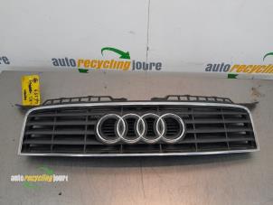 Begagnade Grill Audi A3 (8P1) 2.0 16V FSI Pris € 39,99 Marginaltabell erbjuds av Autorecycling Joure B.V.