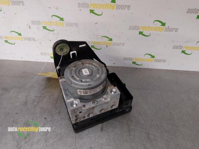 Used ABS pump Volkswagen Caddy Cargo V (SBA/SBH) 2.0 TDI BlueMotionTechnology Price € 149,00 Margin scheme offered by Autorecycling Joure B.V.