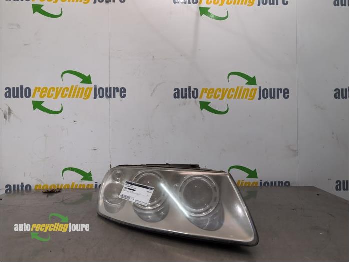 Używane Reflektor prawy Volkswagen Touareg (7LA/7L6) 3.0 TDI V6 24V Cena € 199,00 Procedura marży oferowane przez Autorecycling Joure B.V.