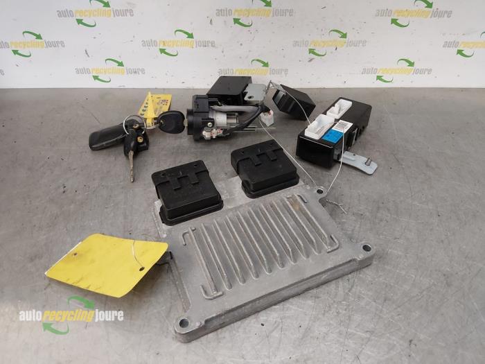 Used Engine management computer Hyundai Santa Fe II (CM) 2.7 V6 24V 4x4 Price € 199,00 Margin scheme offered by Autorecycling Joure B.V.